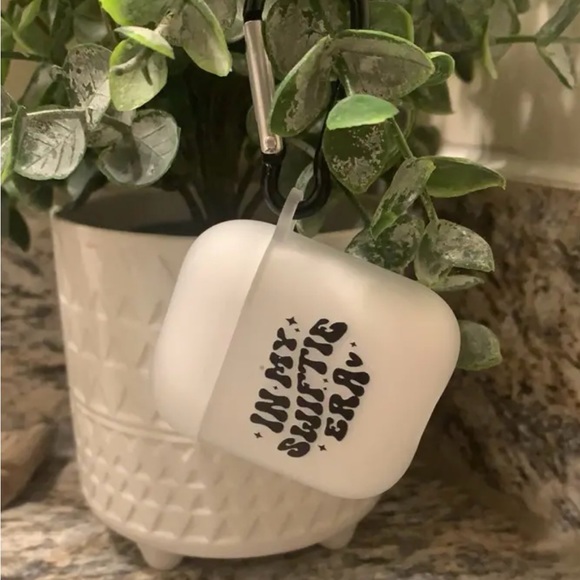 taylor swift air pod case - Picture 1 of 1